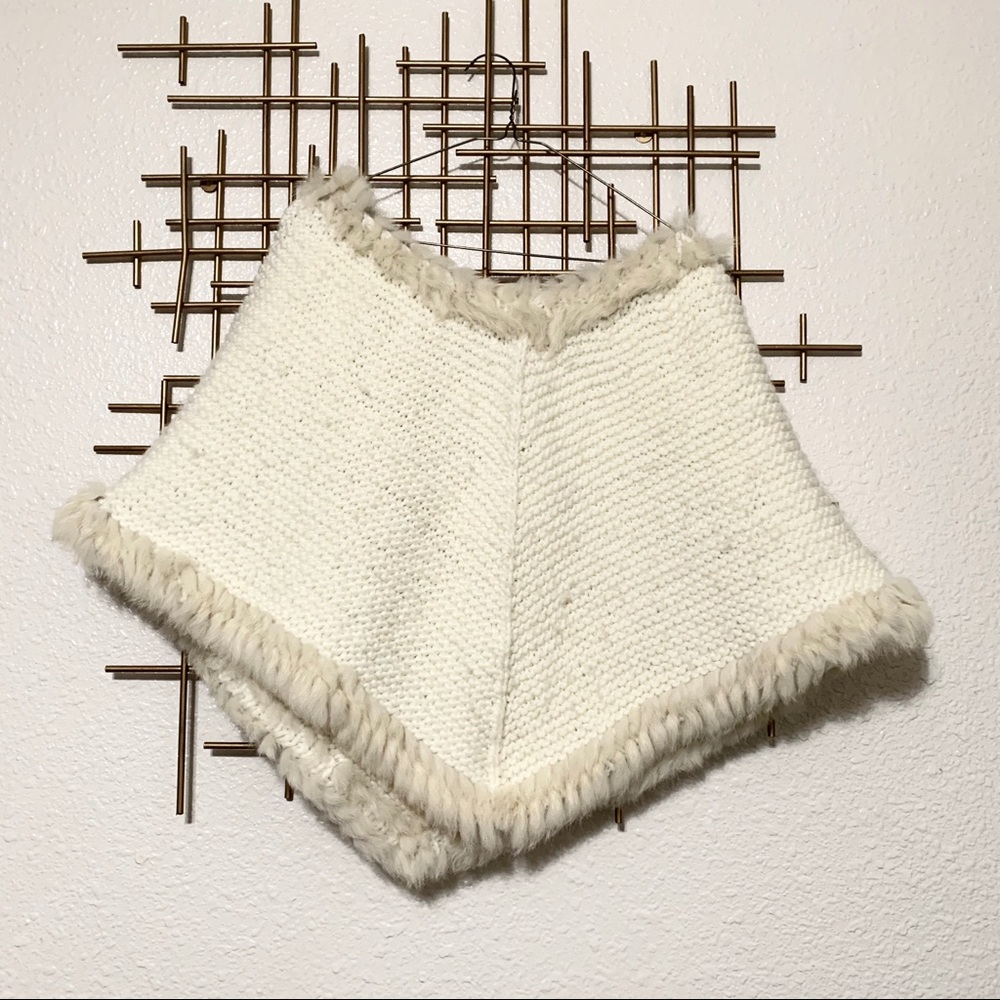 Georgiou Crochet Poncho w/ Fur Trim